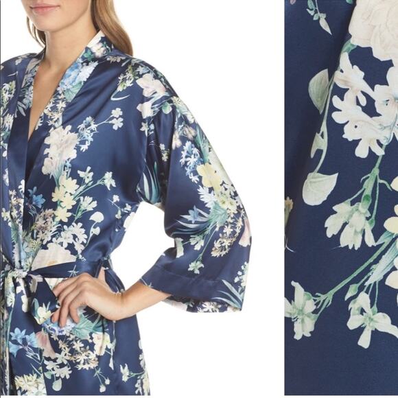 Flora Nikrooz Satin Blue Floral Print Petra Short Robe Tie Belt M/L Medium Large - Picture 10 of 12